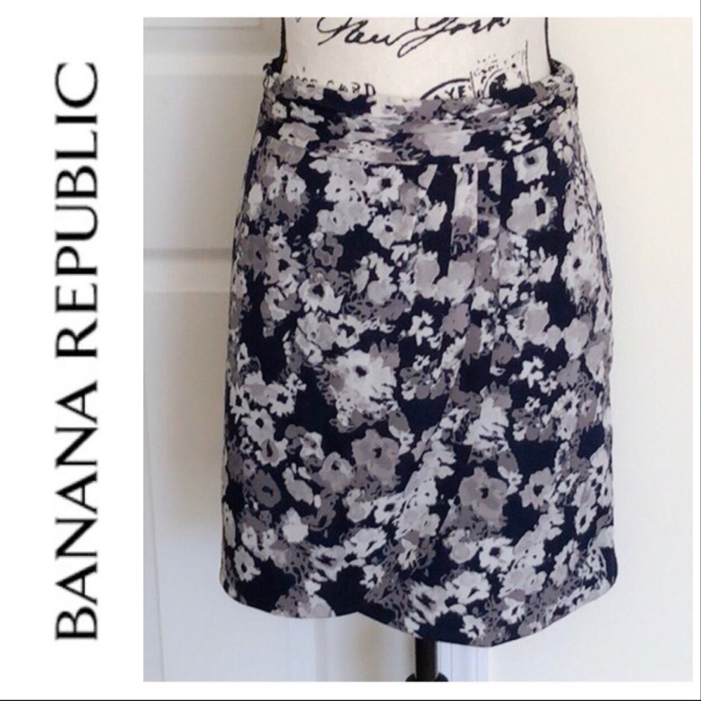 ❤️Lovely Banana Republic Ruched Skirt❤️